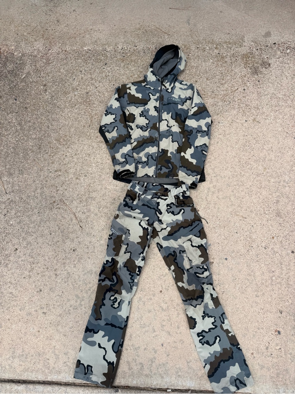 Mens kuiu Camo Hooded Jacket and Bottoms Set - Gray Multi